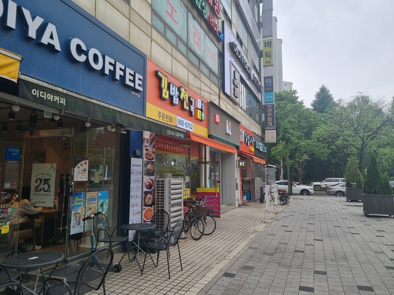 마두역 2번 출구 옆 현대작명역학원 건물 우신프라자